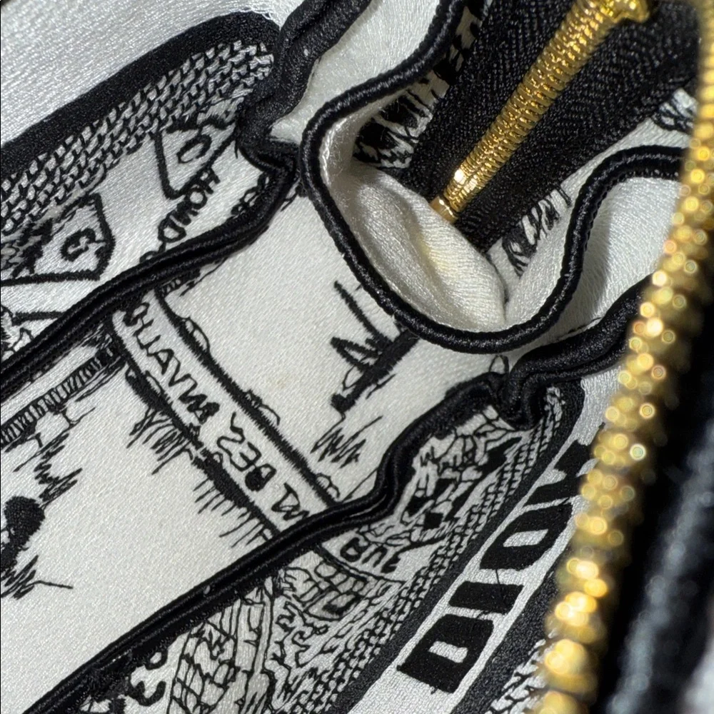 Black and White cosmetic Pouch - Picture 12 of 13